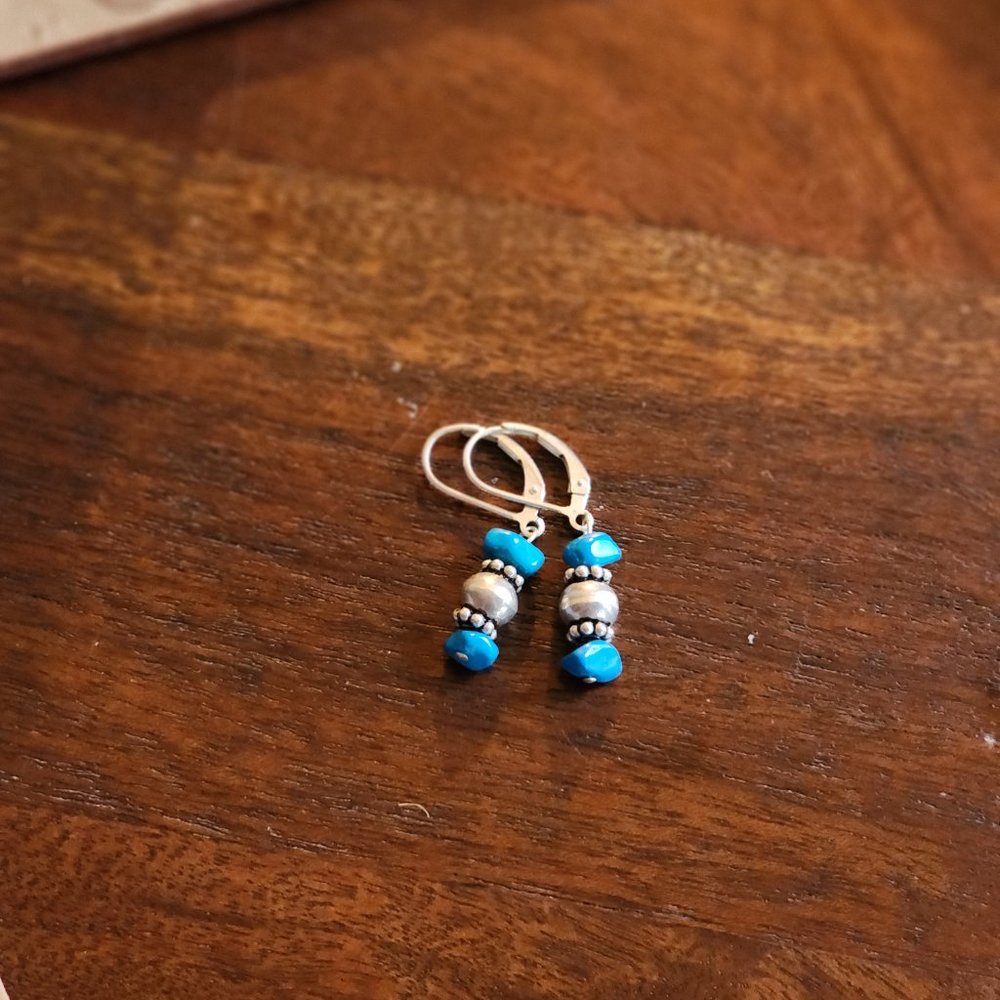 Beautiful Color-Enhanced Turquoise Jewelry Set - Picture 4 of 6